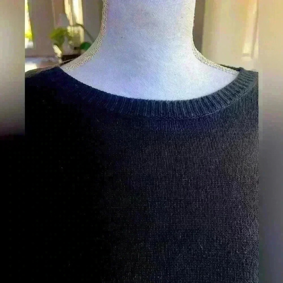 Susan Graver Medium ladies black sweater very good condition. Embroidered sleeve - Picture 4 of 11